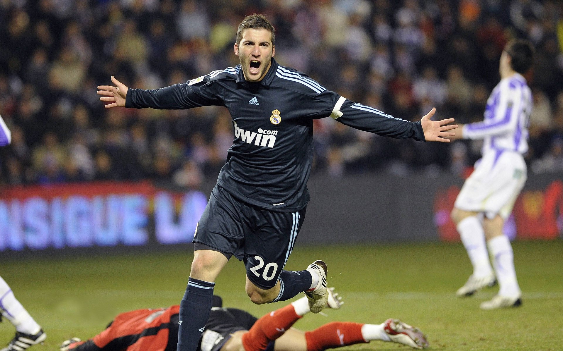 东决关键战之夜，哈弗茨打出生涯之夜，从水货标签到英雄救赎