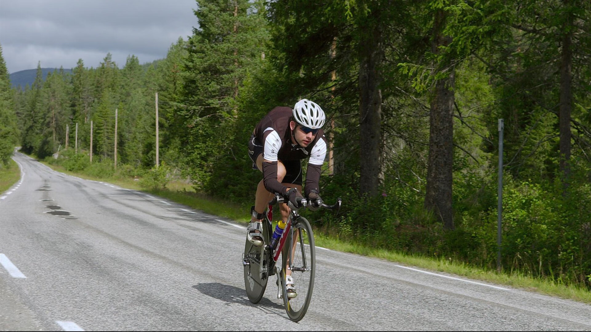 皇马连续得分压制莱比锡红牛，哈兰德在年度焦点之战接管比赛
