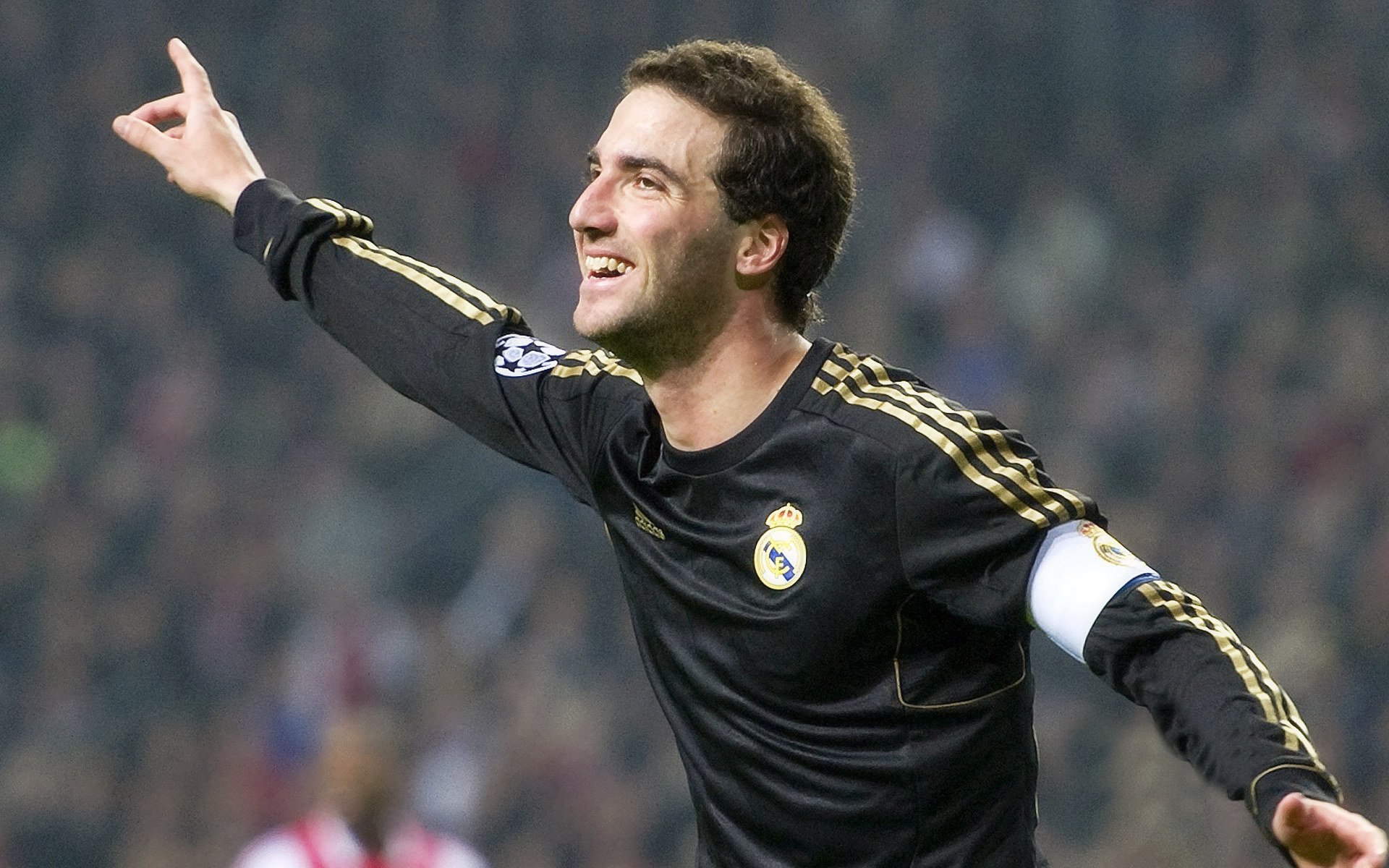 马刺式压制，文班亚马在欧冠淘汰赛的接管艺术