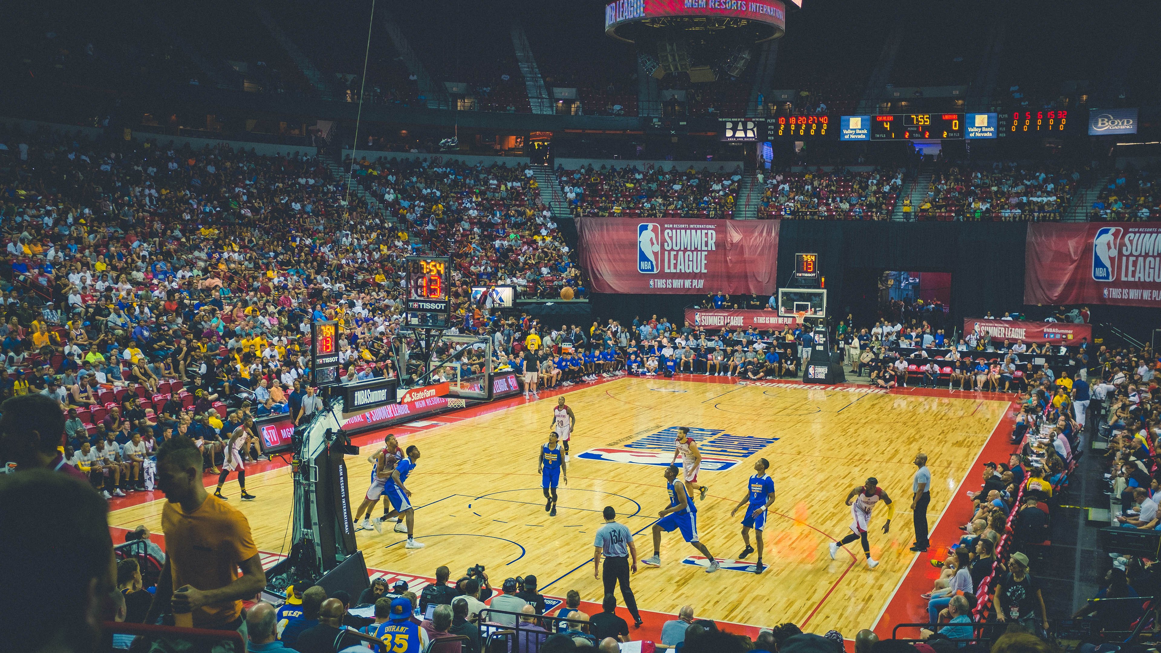 布伦森撕裂紫金防线，湖人雄鹿一役暴露的防守困境与时代隐喻